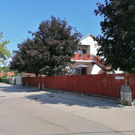 Mimi Vendeghaz Apartment Siofok Bagian luar foto